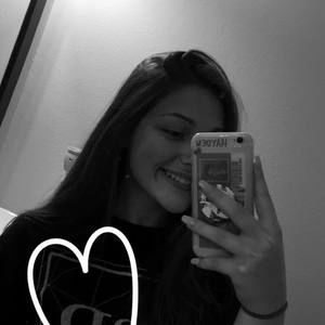 Meet your Posher, Chloe